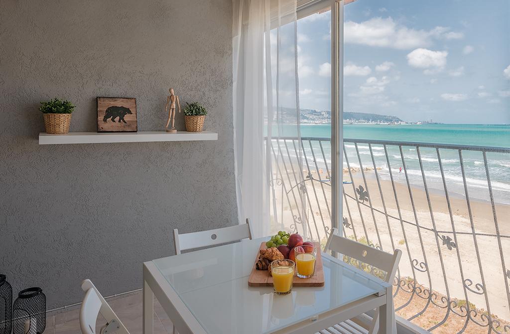 Dream On The Beach Хайфа Экстерьер фото